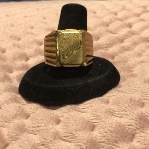 Men’s gold ring***read description ****